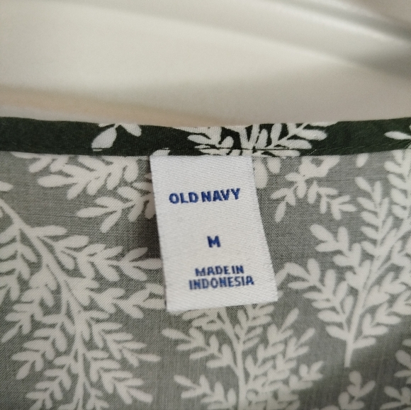 Beautiful green and white leafy flowy dress - Picture 3 of 4